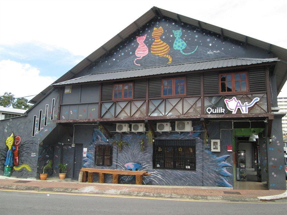 Quiikcat Bed & Breakfast Kuching Exterior photo